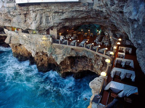 worldbestplac's tweet image. Restaurant in a cave at the Grotta Palasezze Hotel in Italy.