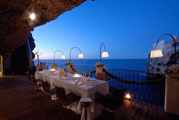 worldbestplac's tweet image. Restaurant in a cave at the Grotta Palasezze Hotel in Italy.