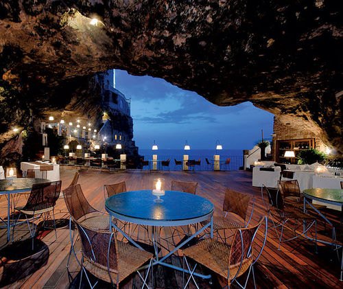 worldbestplac's tweet image. Restaurant in a cave at the Grotta Palasezze Hotel in Italy.