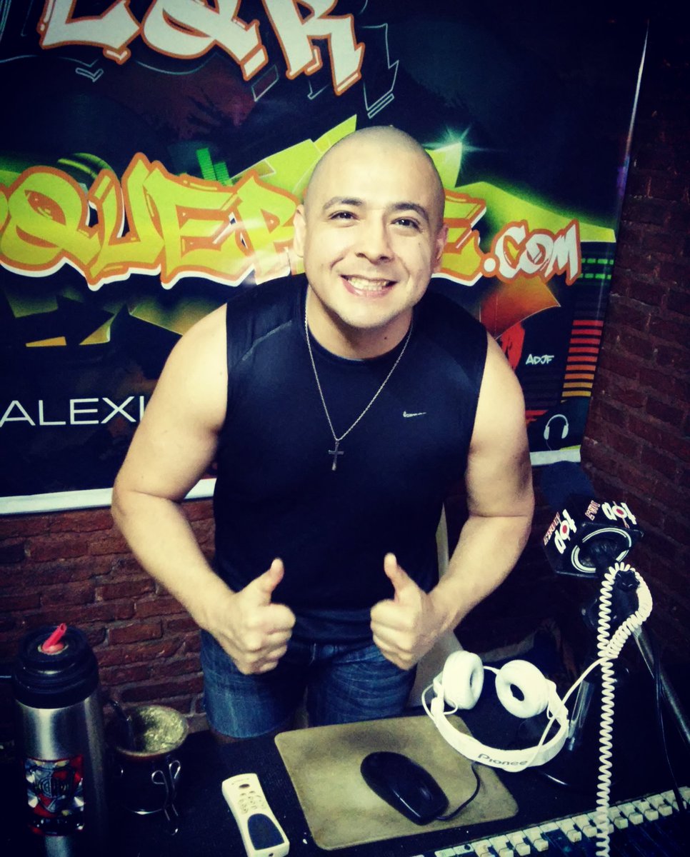 loqueraye's tweet photo. En vivo de 9 a 13 hs https://t.co/XaSkQ9G5nj https://t.co/i3jwdF2Wnz