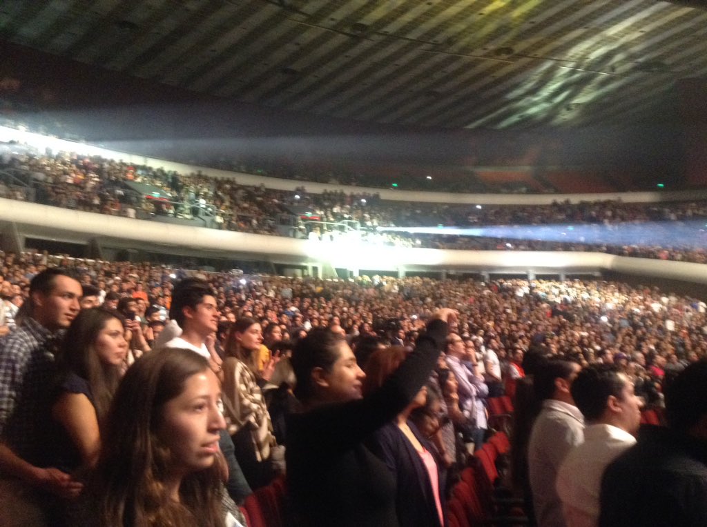 30Andreacastro's tweet photo. Gracias @LosClaxons  por este concierto tan maravilloso.😍👏🏼 https://t.co/i2AJGnOGmc