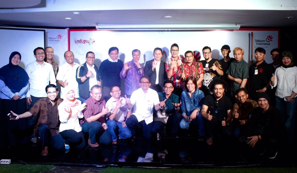 A_Sugiarto2015's tweet photo. pak @Triawan @BekrafID pak @iutoyo @TelkomIndonesia dan industri music https://t.co/PDNpU2T7pN