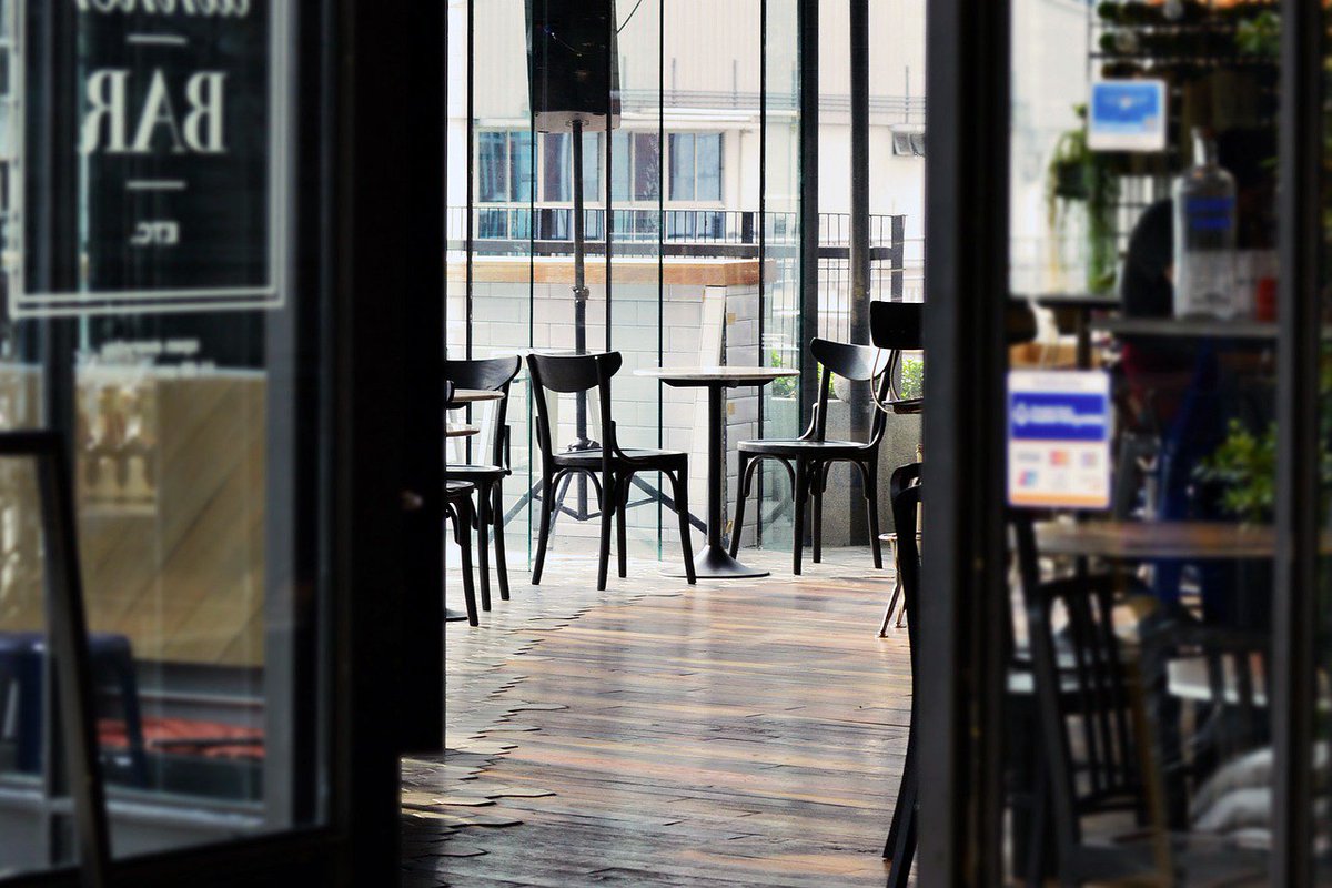 KindWiFi's tweet photo. Una mesa esperando, ¿estará lista la conexión?
#Enterprise #FreeWiFi #WiFiSocial #KindWiFi https://t.co/jCAH1UY099