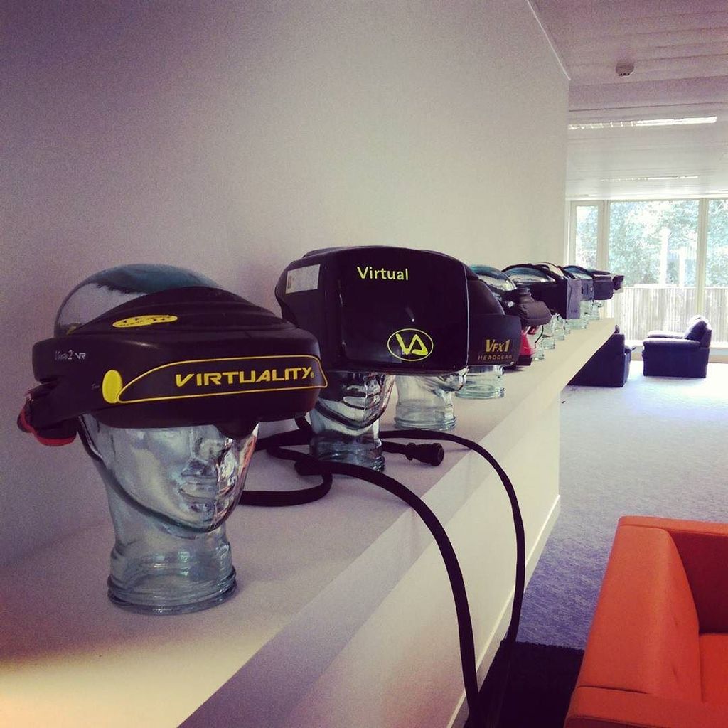 Explosive_Alan's tweet image. A complete history of VR hardware on one shelf. #dactylnightmare #ExplosiveAlan ift.tt/1QSFfSq