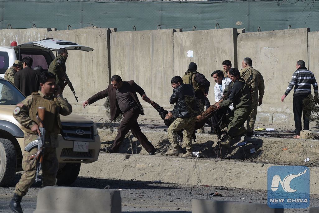 XHNews's tweet photo. Suicide attack kills 10, wounds 20 near police headquarters in Kabul https://t.co/NYgto9OkVe (AFP pic) https://t.co/XYZgZaI79N