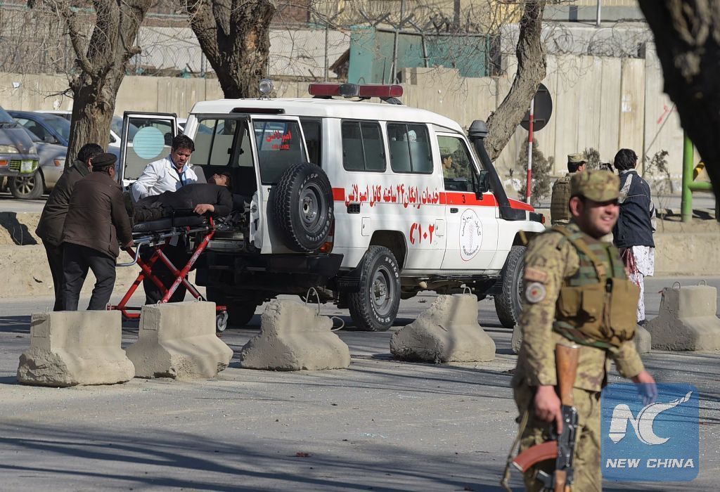 XHNews's tweet photo. Suicide attack kills 10, wounds 20 near police headquarters in Kabul https://t.co/NYgto9OkVe (AFP pic) https://t.co/XYZgZaI79N