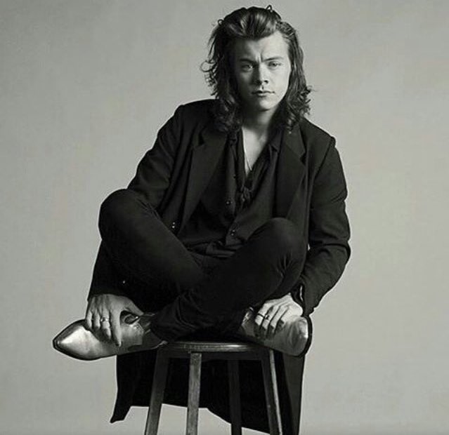_foreverwriter_'s tweet photo. #HappyBirthdayHarryStyles B&amp;W Harry is amazing...happy birthday to this photogenic cupcake 💕 https://t.co/78NLQ02sUj