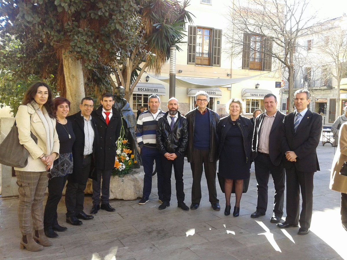 AJ_Son_Servera's tweet photo. Ofrena floral al pastoret en record a víctimes d la Pesta #StIgnasi2016 #SonServera cc @turismess @Consellmallorca https://t.co/BF3c2y3BWl