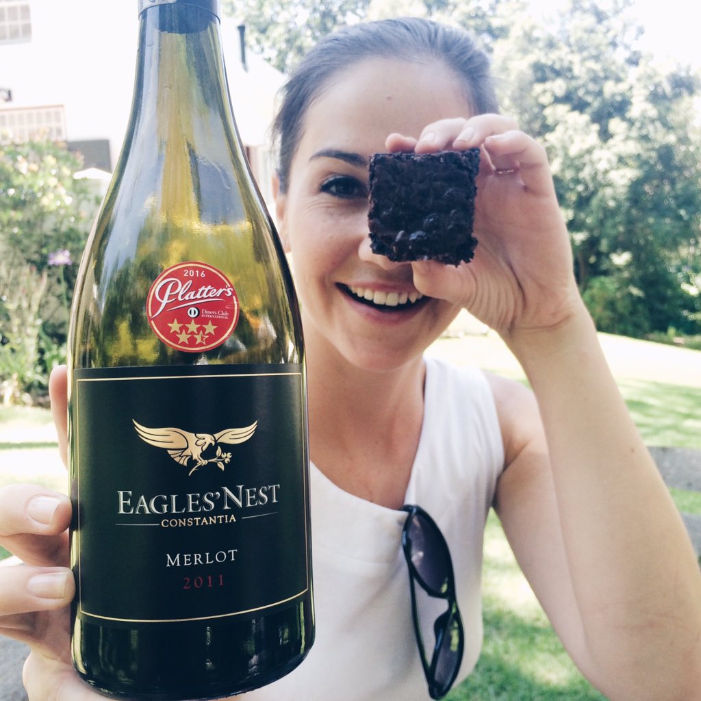 SelineVW's tweet photo. Brownies and a kick ass Merlot @eaglesnestwines 😍 #eatCT https://t.co/0fxibPZq4I
