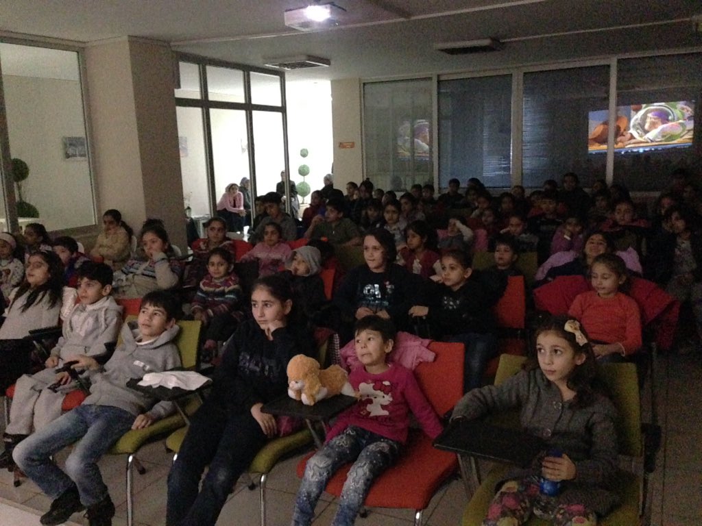 Dolapderesemtk's tweet photo. Onlar Dolapdere'nin Mutlu Çocukları Yarıyıl Tatilinde Çocuk Sinemalarımız Semt Konağımzda Devam Ediyor @AhmetMisbah https://t.co/nvEyKuPWQD