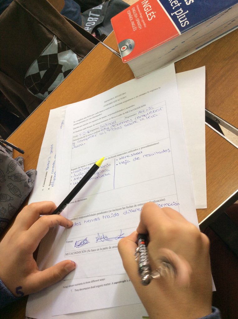 1ESOAuseva's tweet photo. Reparto  de tareas para la investigación de S. cerevisae #ABPAuseva #compostelaenruta #thebreadfactory #science https://t.co/EIVzkIZkVF