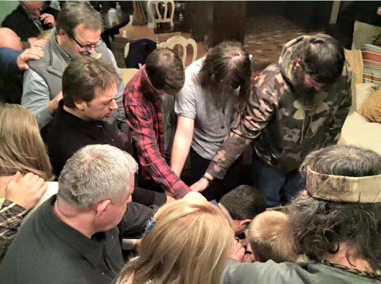DarleneHBrook's tweet photo. They laid hands on #TedCruz tonight in #Iowa & covered him in #prayer.
#Pray #1A #Psalm27:8 #KeepPraying #Pslam133:1 https://t.co/HA0zxmMcDF