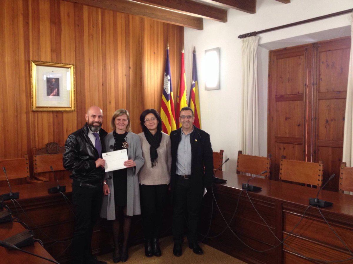 AJ_Son_Servera's tweet photo. Acte lliurament premi #MetgeJoanLliteres a 'Associació Celíacs Illes Balears' #StIgnasi2016 cc @SalutIB @celiaquitos https://t.co/cgobGIoS0c