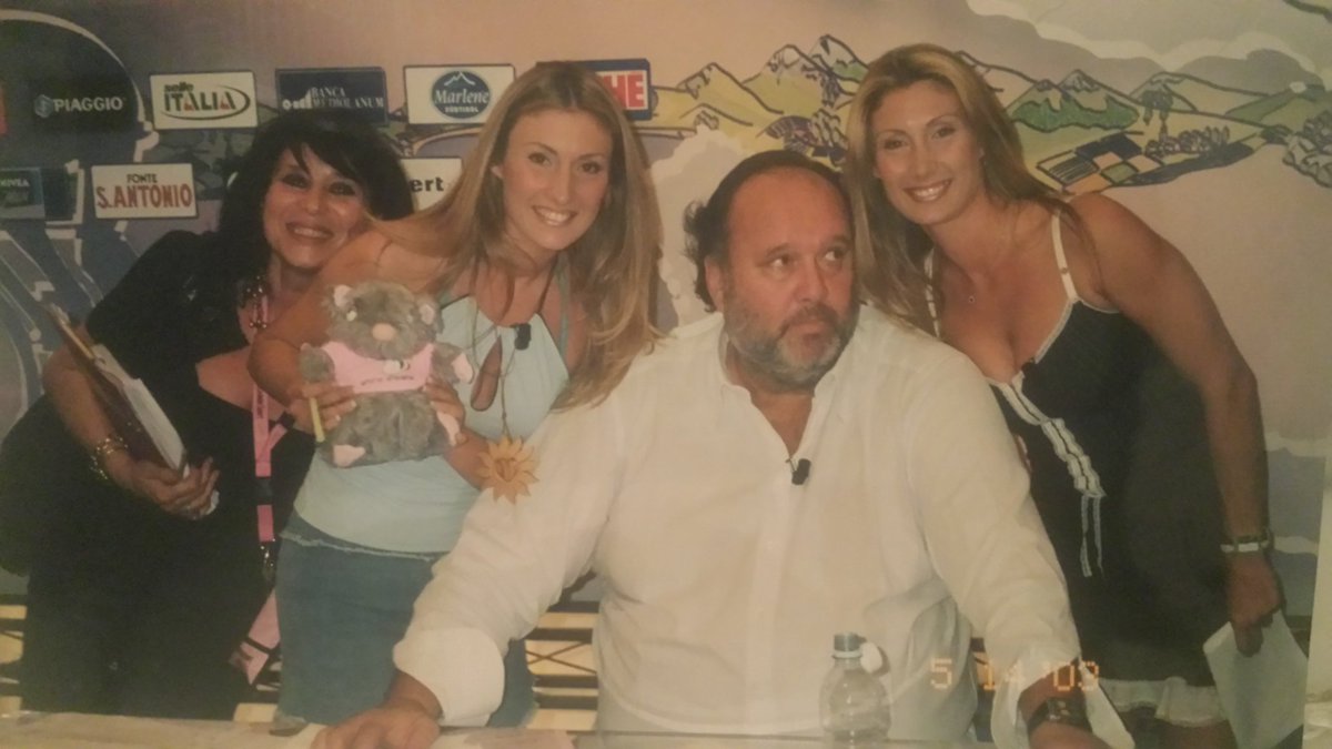 <a href="/giroditalia/">Giro d'Italia</a> <a href="/Sammax883/">SamMax883</a>. Che emozione il nostro #giroditalia #2003 con <a href="/GPGaleazzi/">Gianpiero Galeazzi</a> l ultimo di #marcopantani