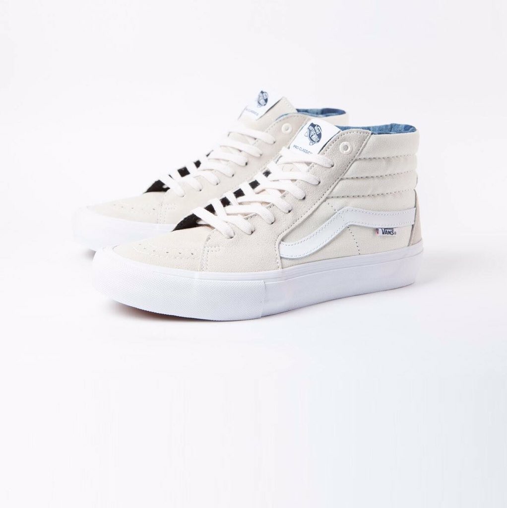 Adesso tutte le #vans della collezione #FW15 le porti via con soli €50.00, che aspetti???

#yankeeshop#saldi#onsale