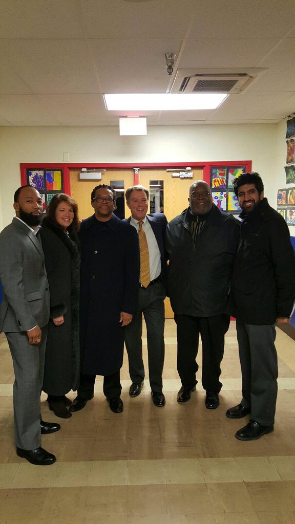 IndyMayorJoe's tweet photo. Kicking off Monday morning with a High Five Rally at Lighthouse Charter School! #JoeOnTheGo https://t.co/kG6UDtEg0w