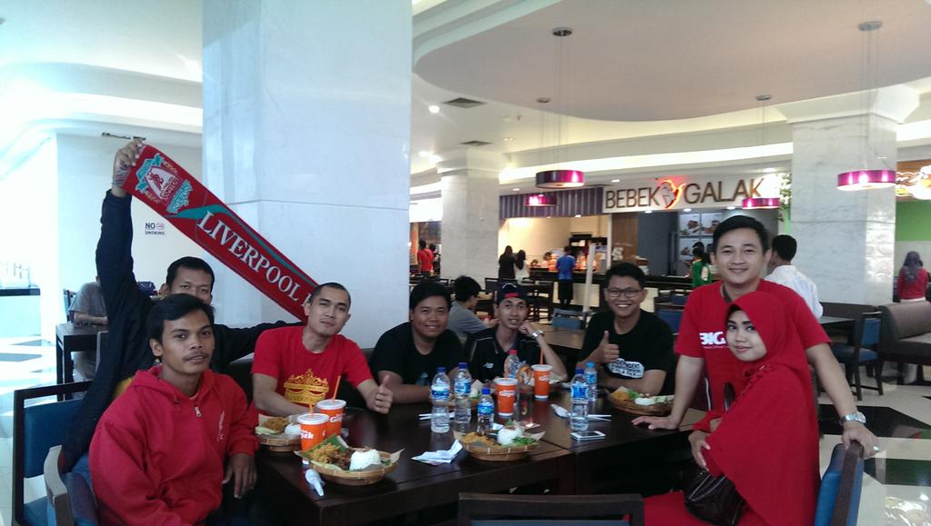 LFC_Cilacap's tweet photo. Latepost traveling kop #LFC_Cilacap #jogja #supersoccer #supersoccercommunityrace #platRcorner https://t.co/XVb7ufXyvn