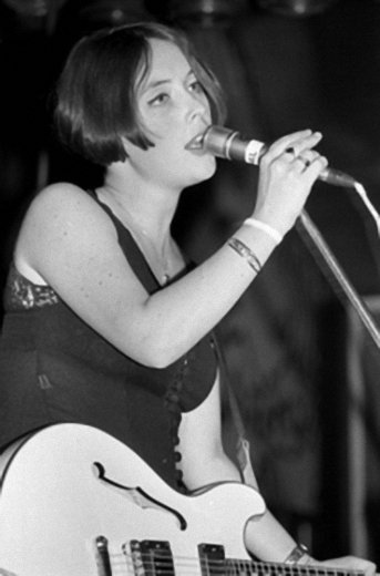 Tim_Sliwinski's tweet photo. Slowdive, 1991

By Martyn Goodarce https://t.co/gs1LgzKBcL