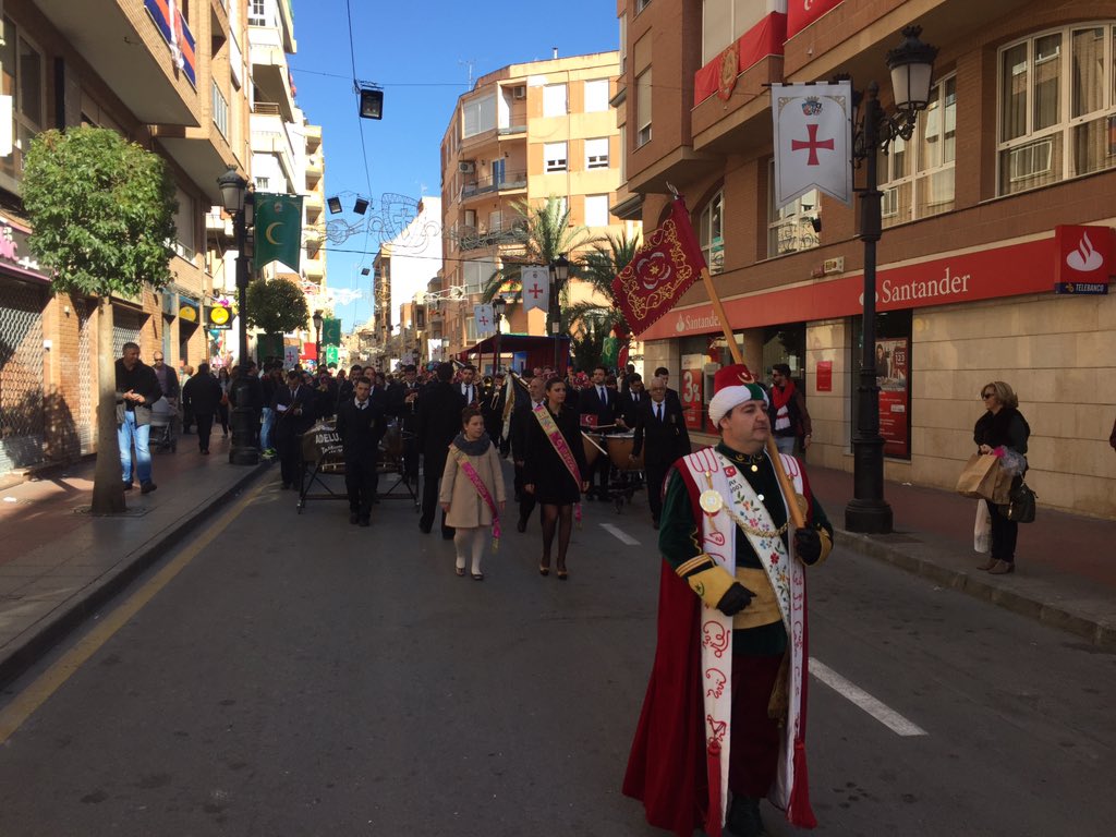 Grande la <a href="/AdelumVillena/">A.M. Adelum</a> en la entrada de bandas