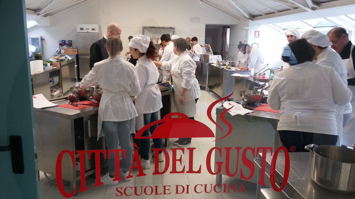 GamberoRossoCT's tweet photo. #ProfessioneChef #gamberorosso siamo pronti per la nuova edizione del corso professionale per diventare #chef https://t.co/iu4d1amEcv