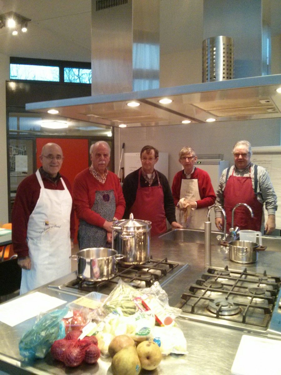Man, leer koken in <a href="/Sterrenzicht/">Sterrenzicht</a>. <a href="/Vooruit_Utrecht/">Vooruit_Utrecht</a> ondersteunt 2 koks om mannen te leren koken. Eet smakelijk.