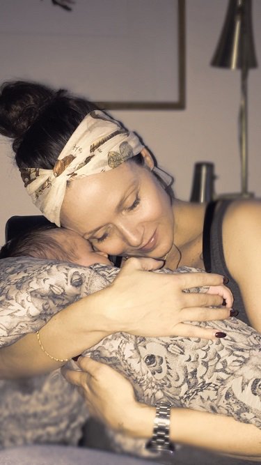 BabySam_DK's tweet photo. Sarah Zobel &amp; @BurhanG1 har delt billeder af deres baby til BabySam. Læs mere &amp; download her https://t.co/QJ6Ejph8HZ https://t.co/vyKtHy7VnN