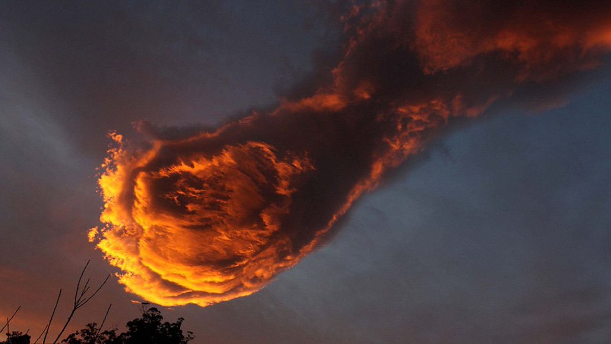 Incredible photo dubbed "Hand of God" fascinates millions around the world bit.ly/1WXpLNw?utm_me… https://t.co/k8fFvohOhH
