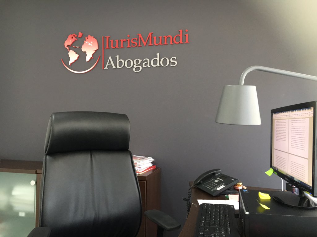 NuriaLopezR's tweet photo. Col.laboració professional al vostre servei #advocats #especialistes #estrangeria https://t.co/gGaIcW9U8n
