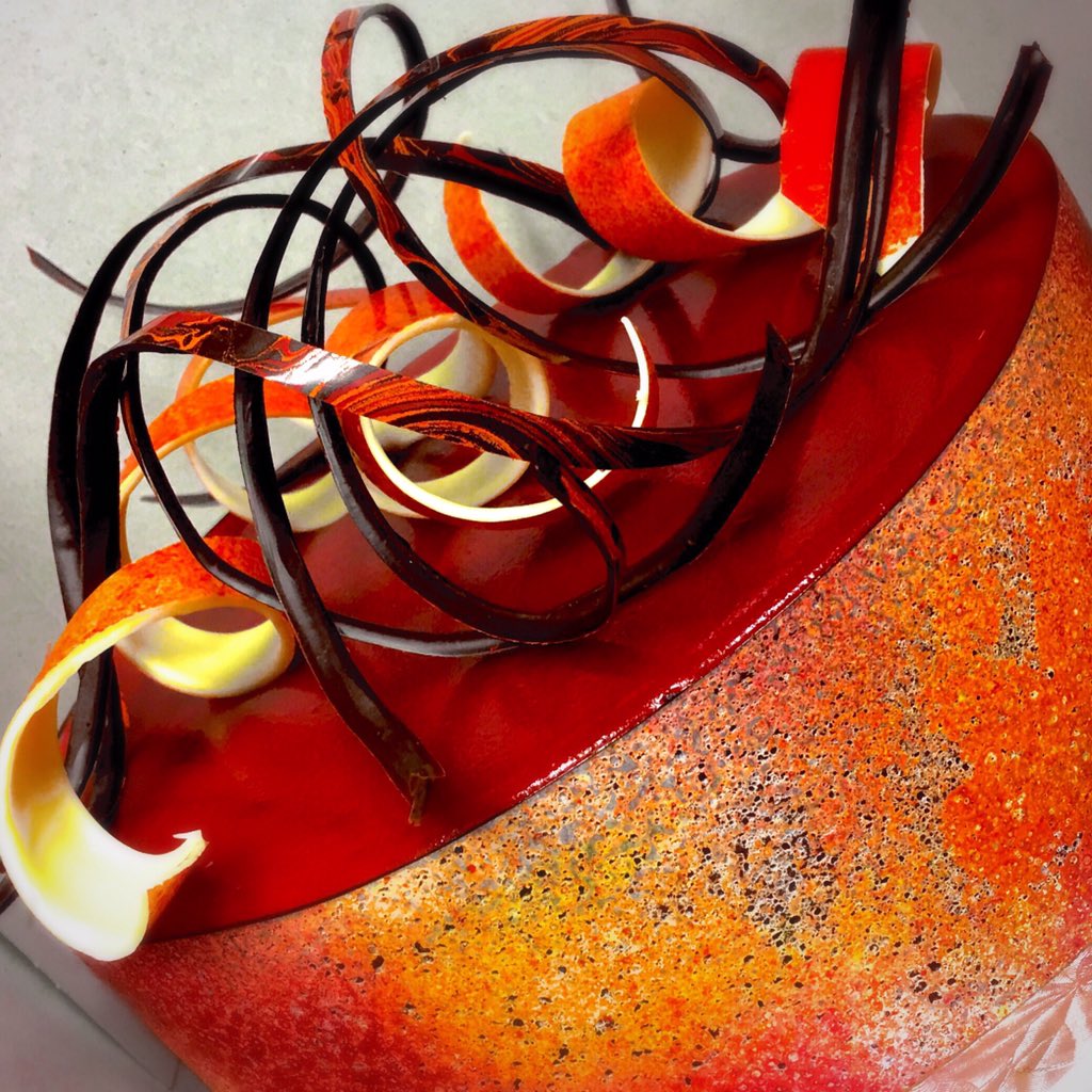 BruleeChef's tweet photo. Love is in the air:)) Visit our shop to satisfy your Valentine. https://t.co/AQpLWa72pP https://t.co/uA8oxAb1yV