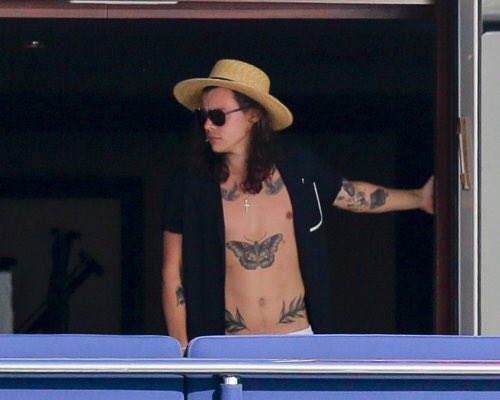 harrysdeepdimps's tweet photo. night! endless amounts of love xx #HappyBirthdayHarry love you so much :):) #BRITDRAGMEDOWN #HarryIsBirthdayProject https://t.co/nH9COl60PN