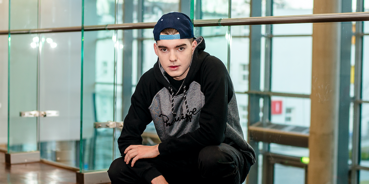 BusinessInsider's tweet photo. This 18-year-old CEO in Poland is making the first messaging app for deaf people https://t.co/Xxs9zyqYGg https://t.co/5gcLq7XMTQ