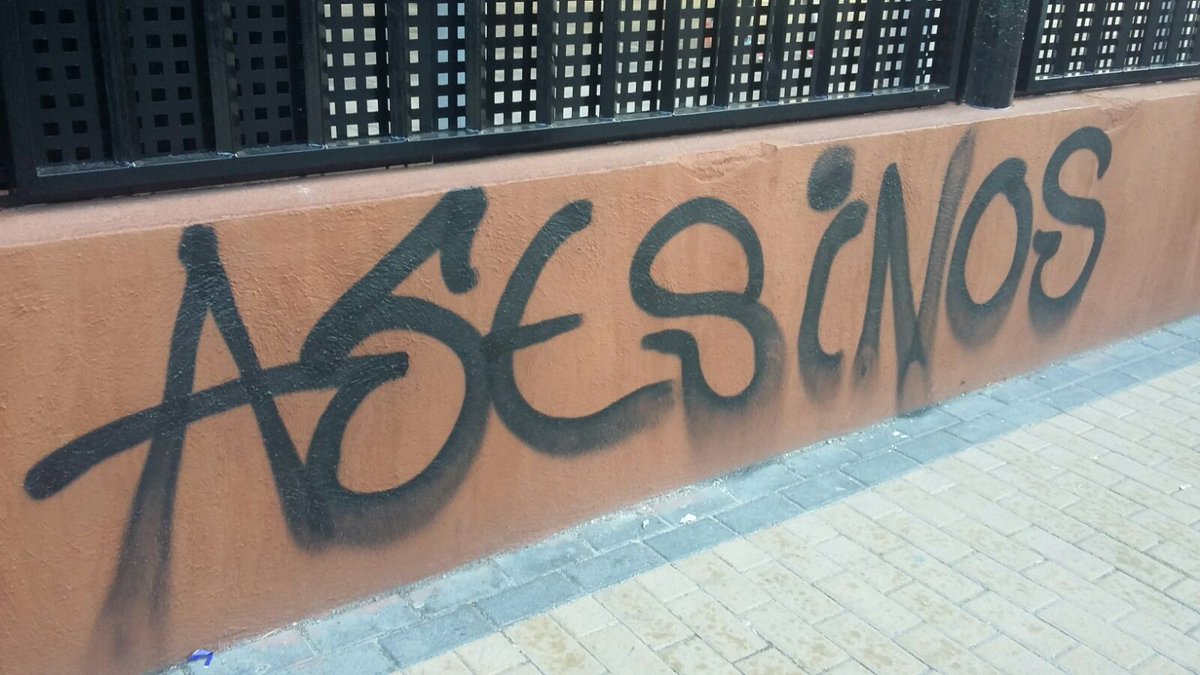 martaaa_martiin's tweet photo. Es asqueroso llegar al colegio y tener que aguantar cosas como esta. #NSAngelesEsInocente https://t.co/49Le1mge2J