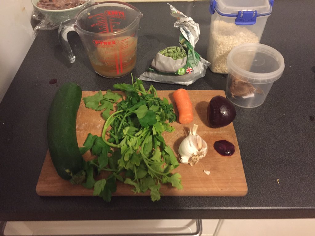 StudentCook2's tweet photo. Courgette, pea and beetroot risotto with dressed salad
#studentcook #risotto #veggiefood #vegetarian #meatfreemonday https://t.co/6yzup3ljZ1