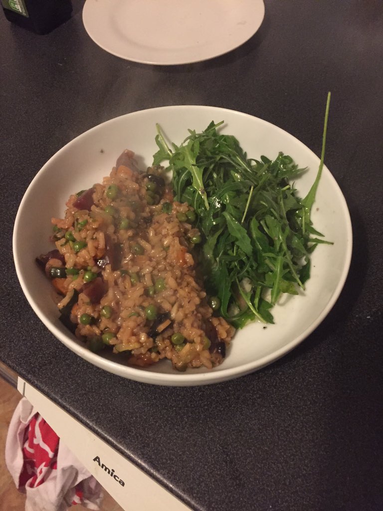 StudentCook2's tweet photo. Courgette, pea and beetroot risotto with dressed salad
#studentcook #risotto #veggiefood #vegetarian #meatfreemonday https://t.co/6yzup3ljZ1