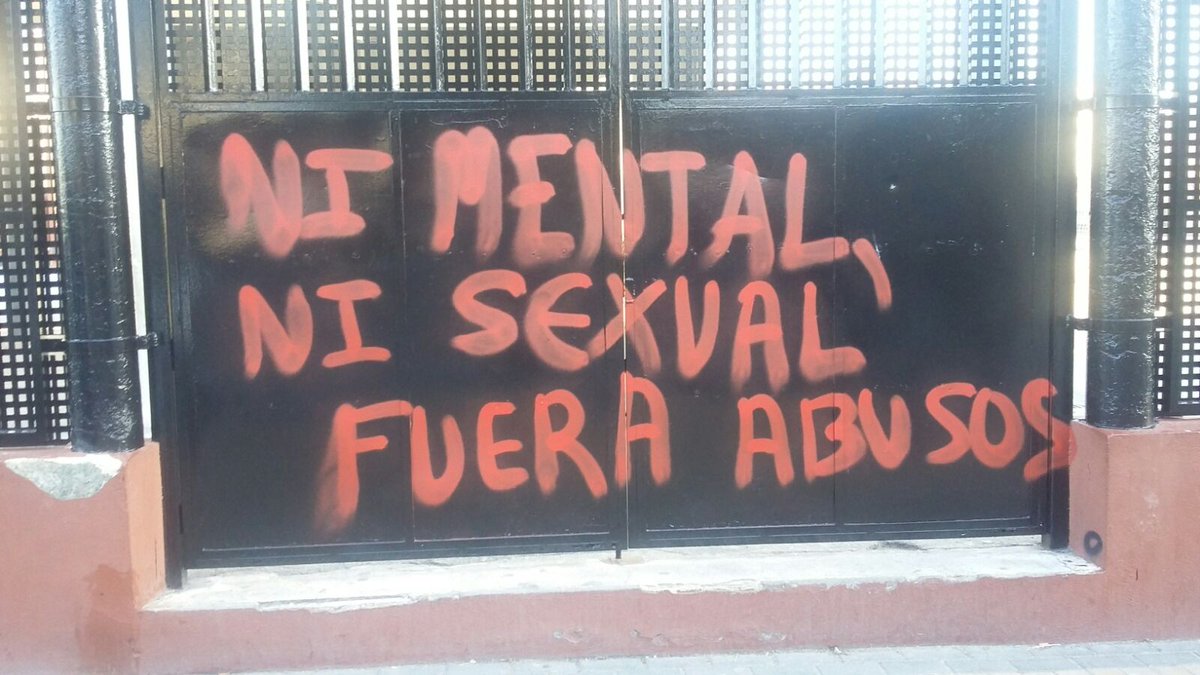 martaaa_martiin's tweet photo. Es asqueroso llegar al colegio y tener que aguantar cosas como esta. #NSAngelesEsInocente https://t.co/49Le1mge2J