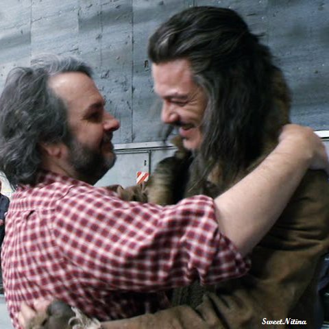 SweetNitina's tweet photo. #LukeEvans last day on set #TheHobbit with Perter Jackson.
#Bard π #RememberMiddleEarth https://t.co/BR1voN49nZ