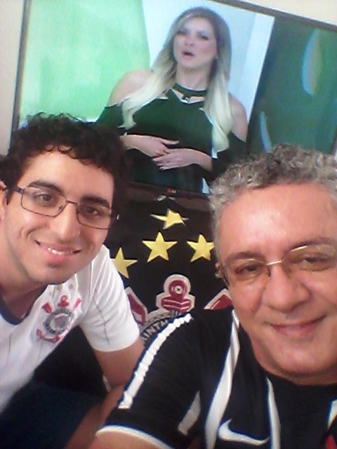 GeraldoSales's tweet photo. #jogoJA Geraldo Sales e Vinicius Sales em Juazeiro do Norte-CE assistindo ao Jogo Aberto. #BoraTimãoser Campeão! https://t.co/54986bXW9R