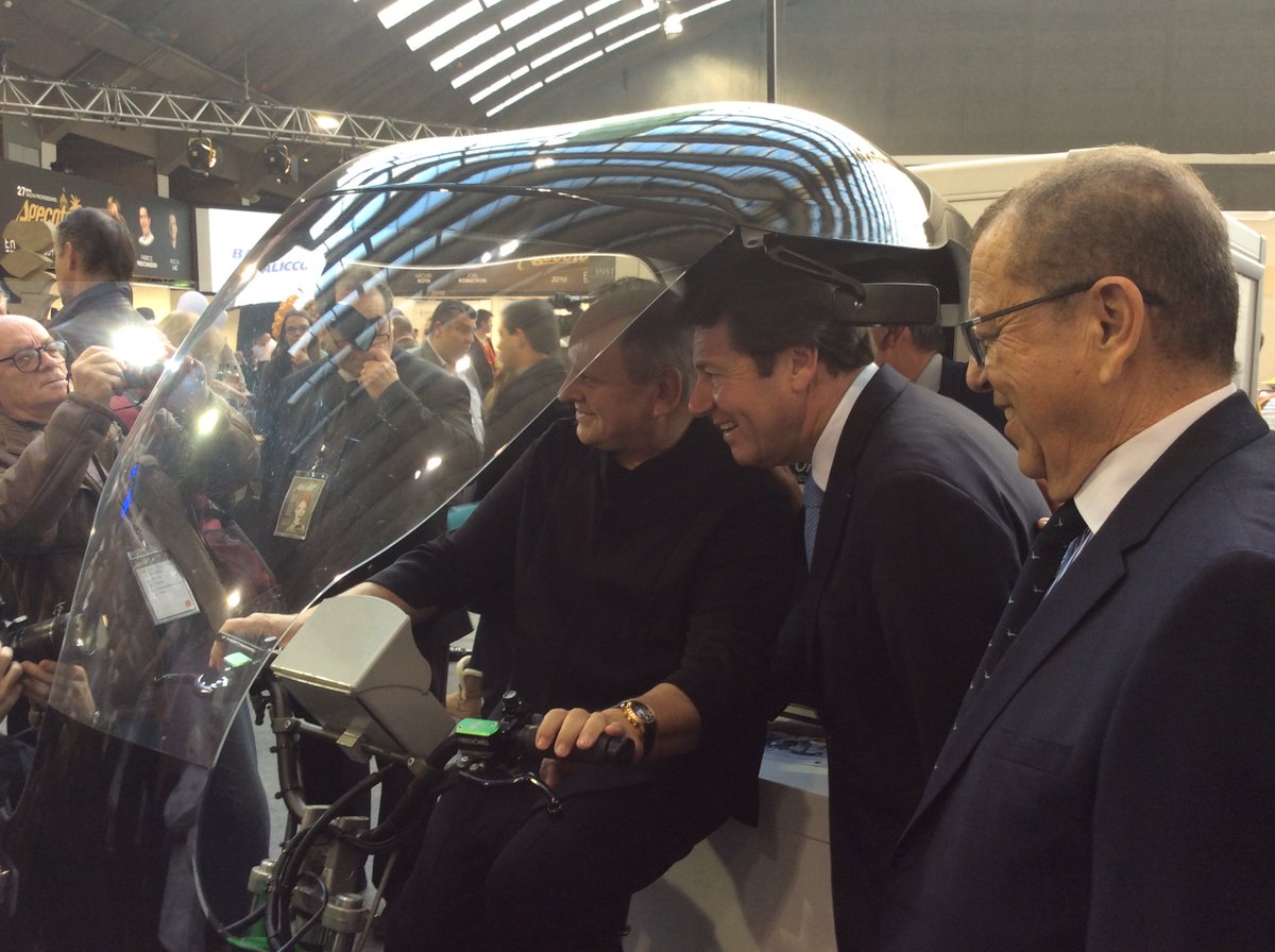 Agecotel's tweet photo. #inauguration salon #Agecotel2016 Mr Estrosi et Joël Robuchon sur le stand #PetitForestier https://t.co/NoMkkPbij8