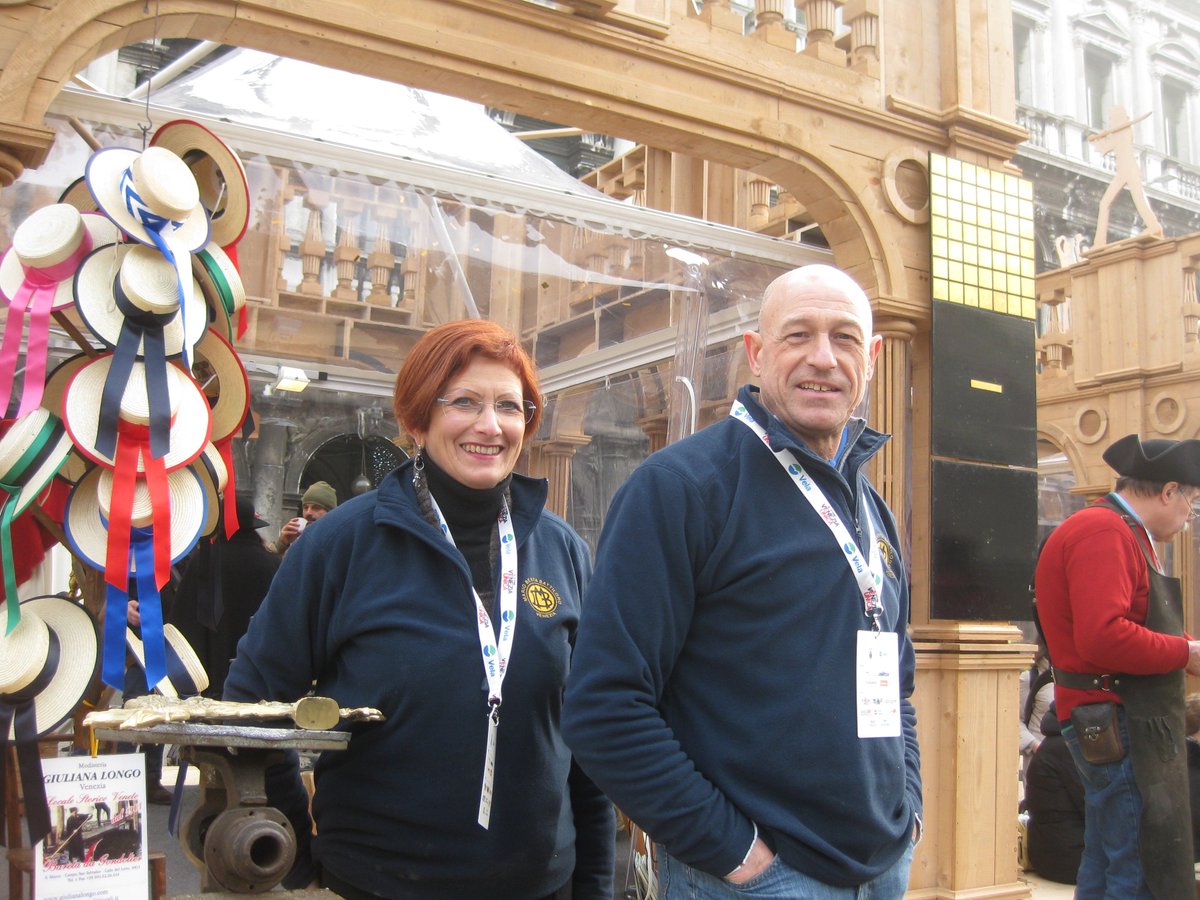 BERTABATTILORO's tweet photo. battiloro e tagliaoro al Carnevale di Venezia 2016 https://t.co/8IWMcKGit5