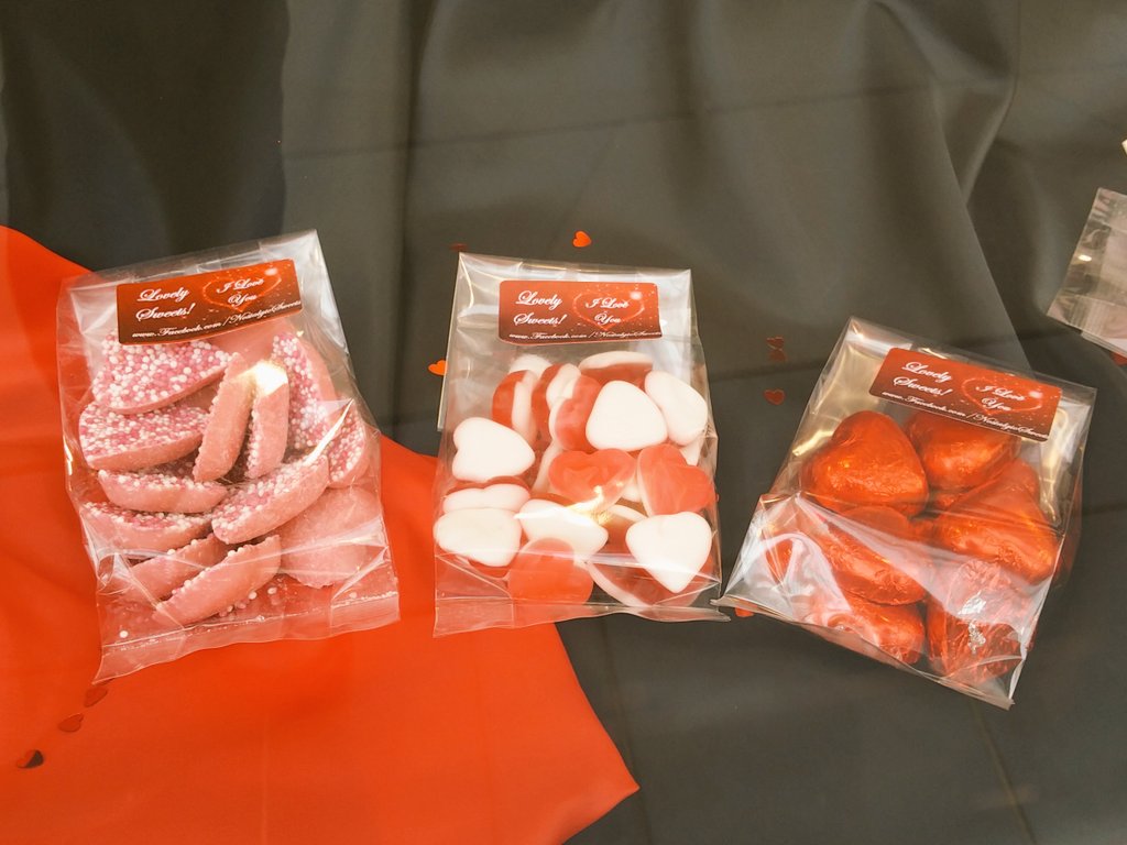 jamesbell_worc's tweet photo. @Nostalgic_Sweet have some lovely #ValentinesDay sweets and treats! #offersworc https://t.co/hbjIfUtjO9