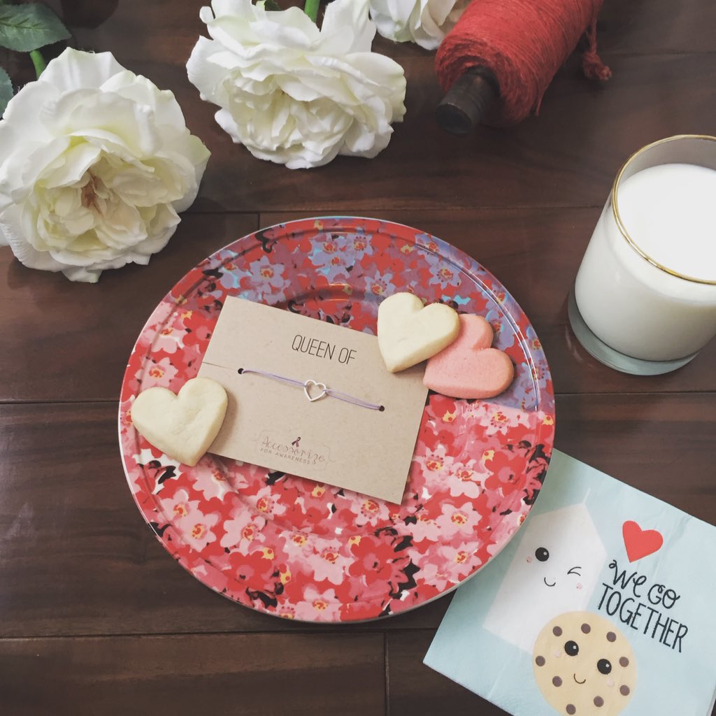 afapancan's tweet photo. Will you be our #valentine? Send someone you love a charm or gift one to yourself for your arm. #giftideas https://t.co/zaqzGrWBN9