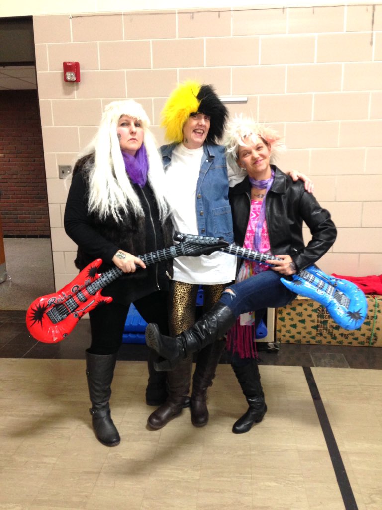 KristenSeeger's tweet photo. Lakeview is kicking off I Love to Read month in style! #lakeviewreads2016 #alasconnected https://t.co/arsulckvdw