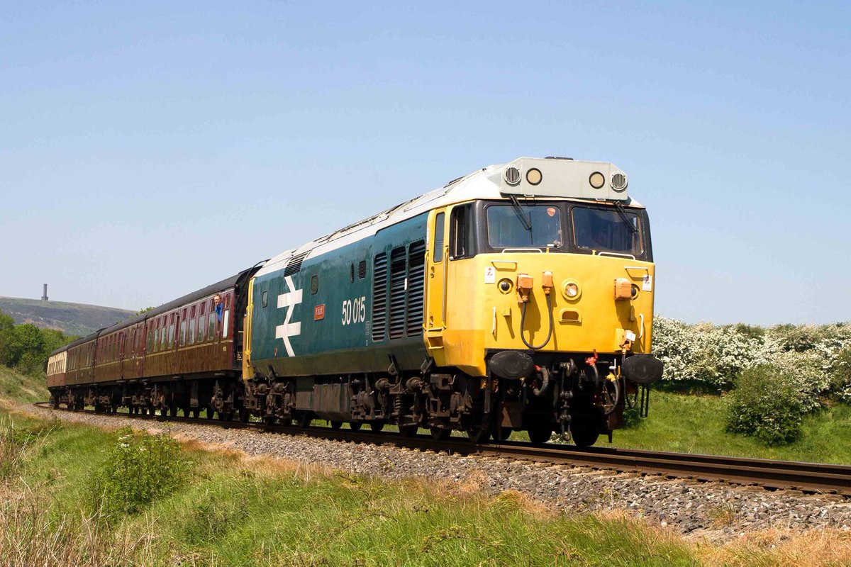 elrdriveatrain's tweet photo. Head into the Diesel Gala with style on the 19th Feb Diesel Experience, with @Valiant50015 https://t.co/24KZwtSOGr https://t.co/A0oYw0gYaJ