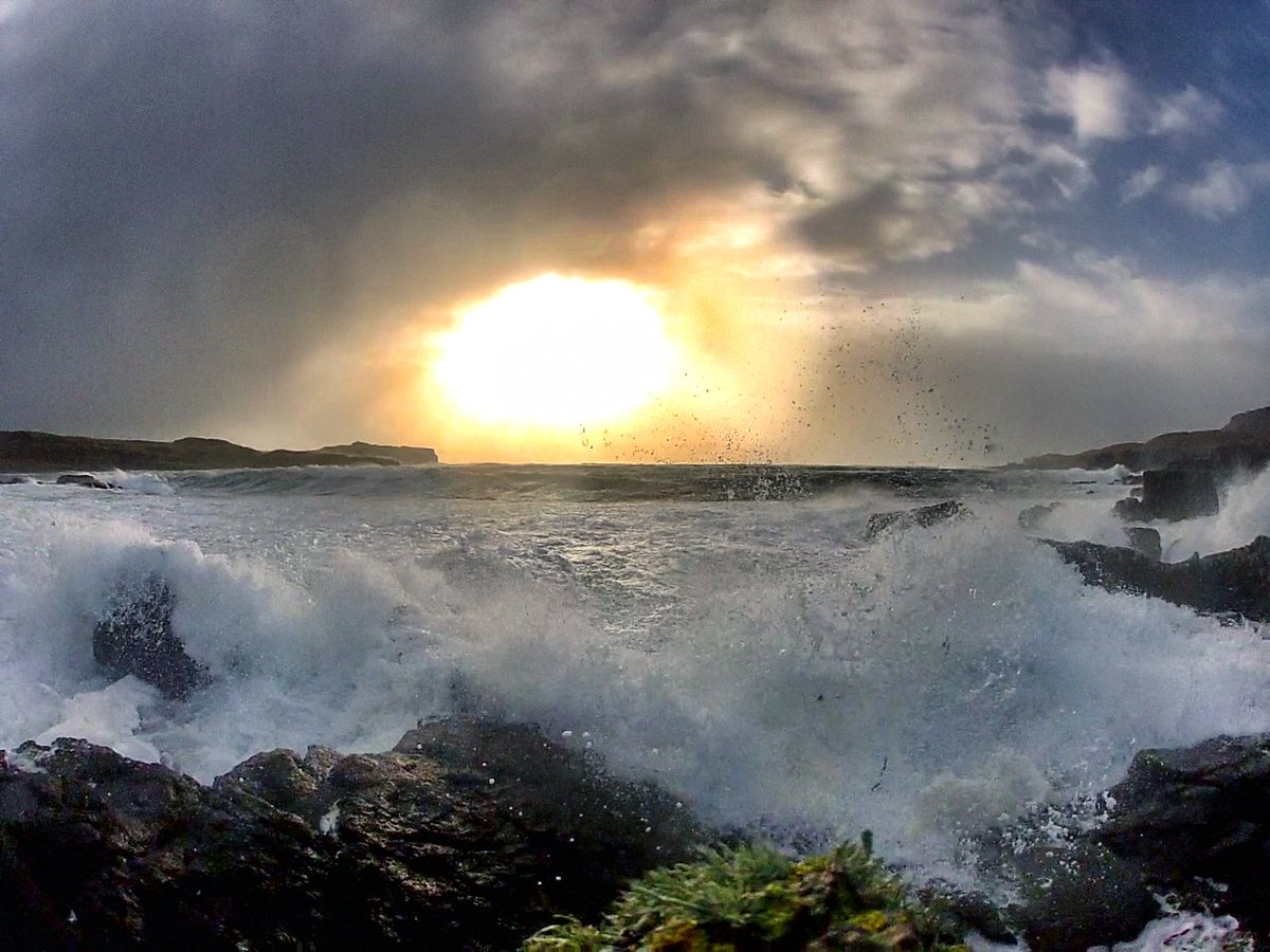 eiggadventures's tweet photo. #StormHenry arrives on the #IsleofEigg with a vengeance.  #smallisles #lochaber #Scotland #Weather https://t.co/PEaK6mcrbD