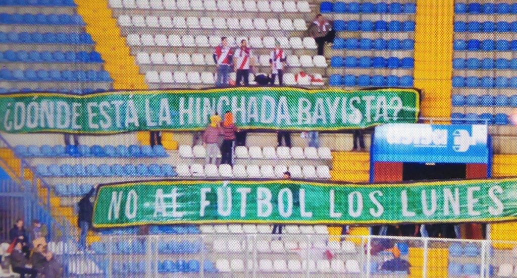 bukaneros92's tweet photo. "Epi,¿Donde están los rayistas?"
"En Vallekas, trabajando, con la familia, en casa¡Donde vas a estar un lunes Blas! https://t.co/LToxFaF3Iq