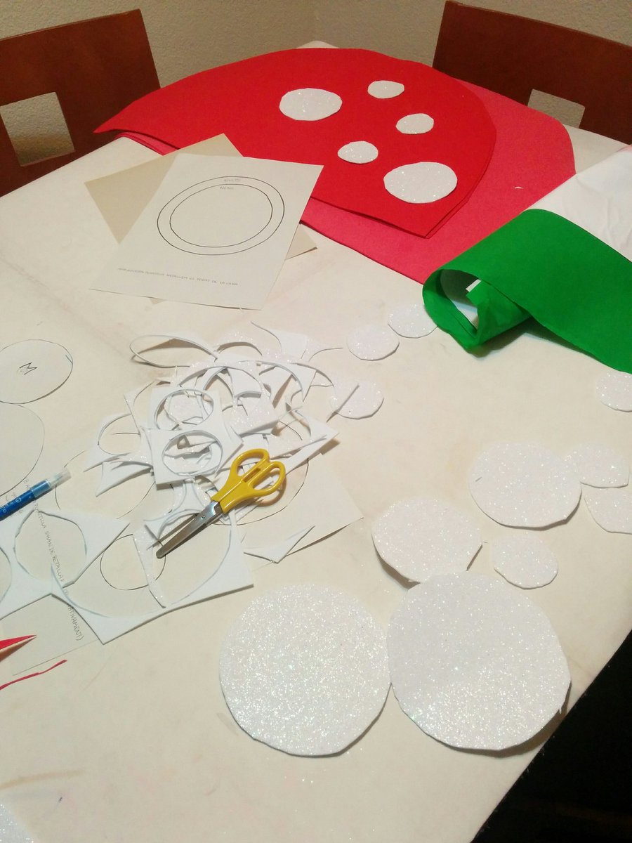 munferig's tweet photo. Fase 1 carnaval @ampa_mgibert #SantAndreu. Aquest any Bolet Reivindicatiu. No mes bolets a l'escola publica. https://t.co/2Dou6aghwv