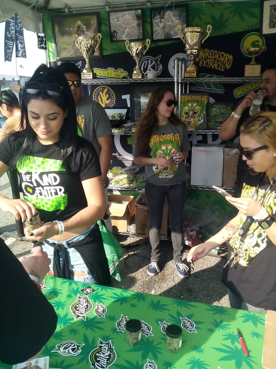 SNOOPMAJORTFWG's tweet photo. #227Bo¥z #BBG BOGI$HBRAND €NT
#HIGHTIMES #CANNABISCUP WE EVERYWHERE https://t.co/H8CzaIdFJ1