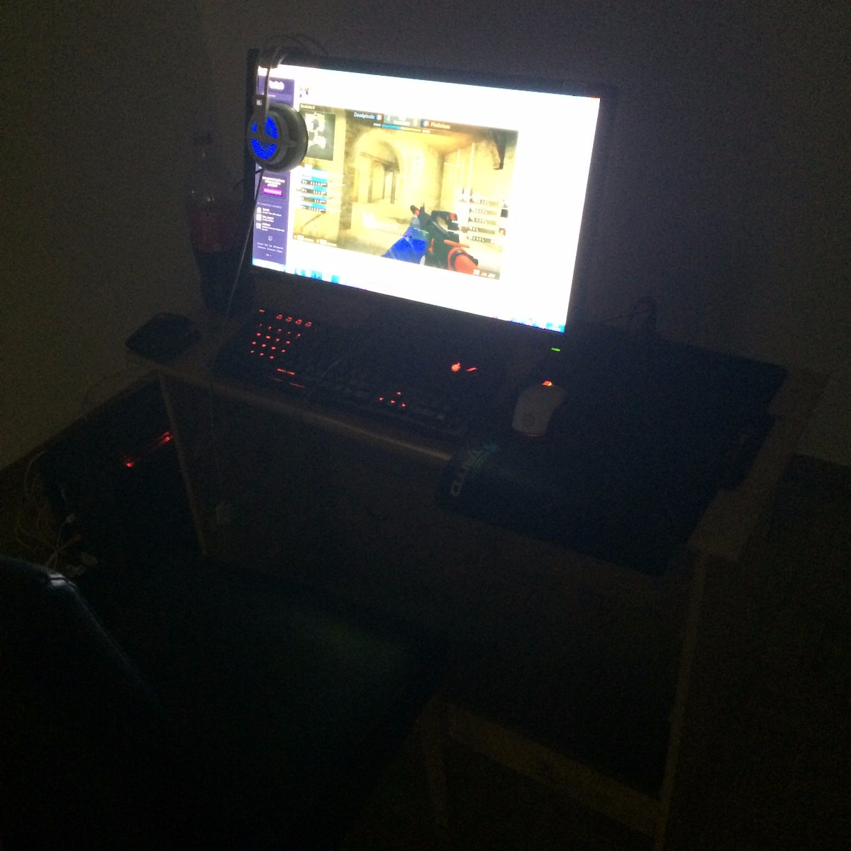 kzs_csgo's tweet photo. On fait avec les moyens du bord ! sans internet il y a toujours des solutions...rdv à 21h30 sur @OGamingCSGO https://t.co/lh1hK0nK8w