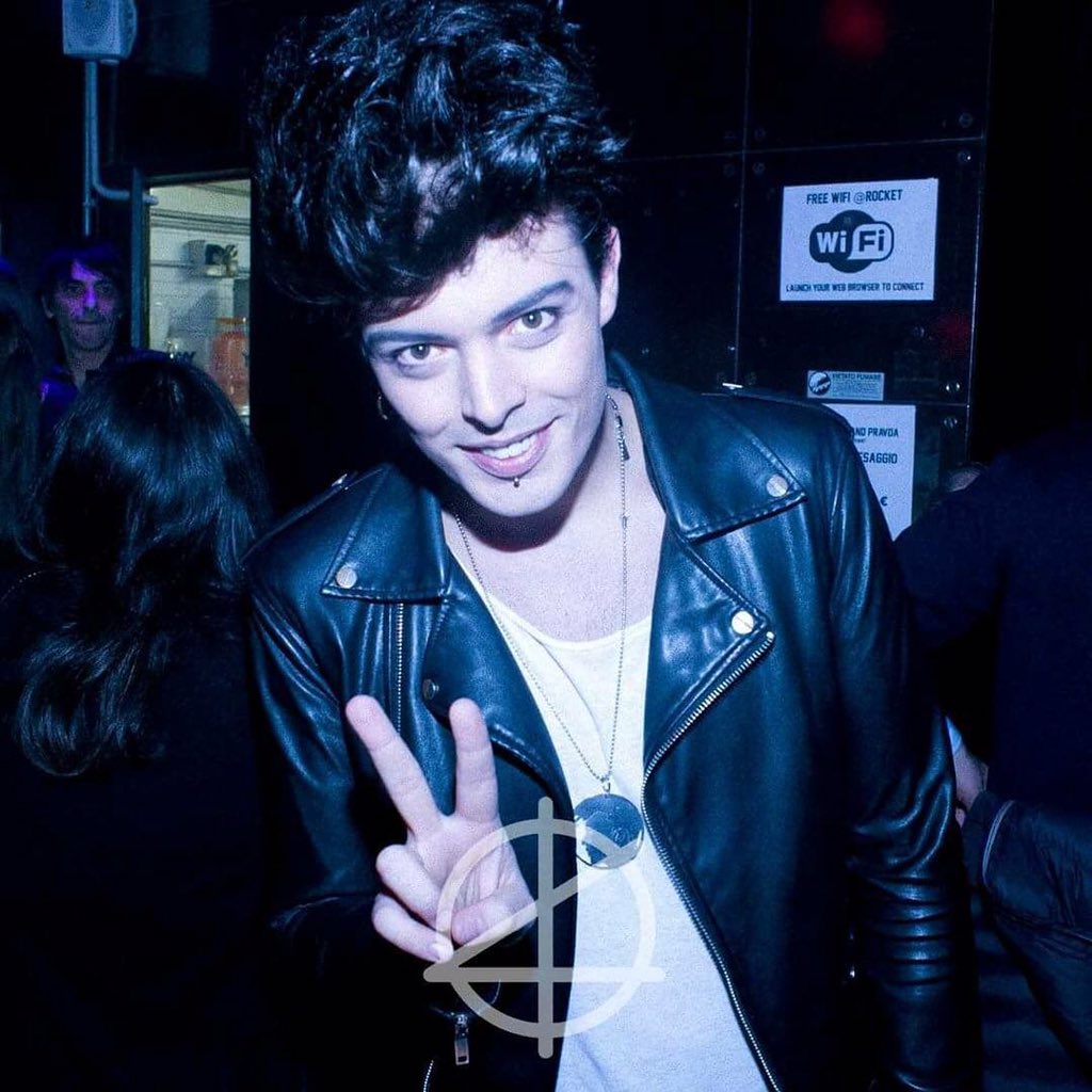 Hanna__26's tweet photo. Stash alias Edward Cullen 
Il ritorno.
#vampiresco https://t.co/AMWN18yviY