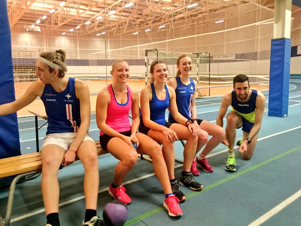 3000 m test on Bosön tonight with several personal bests, followed by our Italian doctor taking our blood.